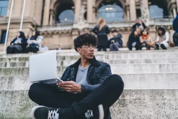 Imagen asociada a Guía Completa para Solicitar la Visa de Nómada Digital para España