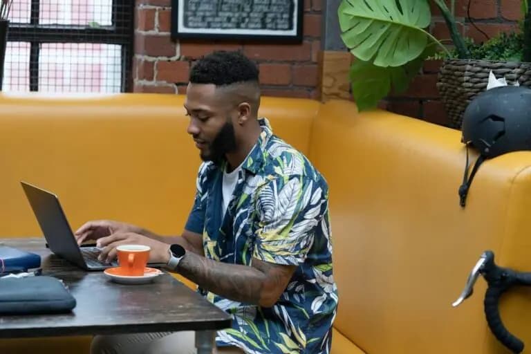 Imagen asociada a Viviendo en Colombia con la Visa de Nómada Digital: Consejos y Experiencias