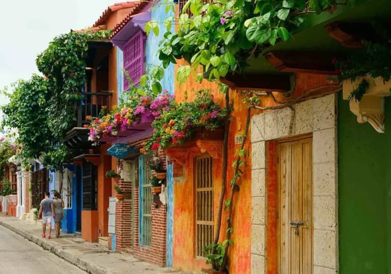 Residence in Colombia. Benefits and Advantages for Foreigners